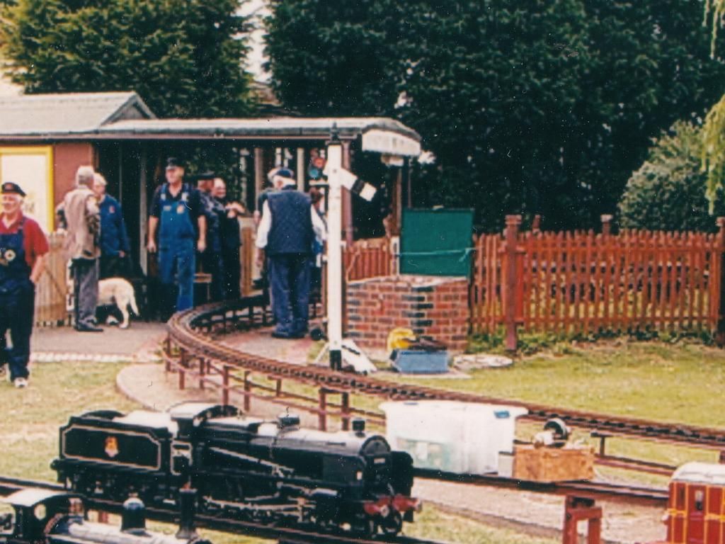LThe raised station with only its central extended roof section.